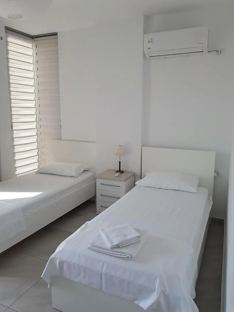 סרנדה South Coast Apartments Al2 0*,  אלבניה